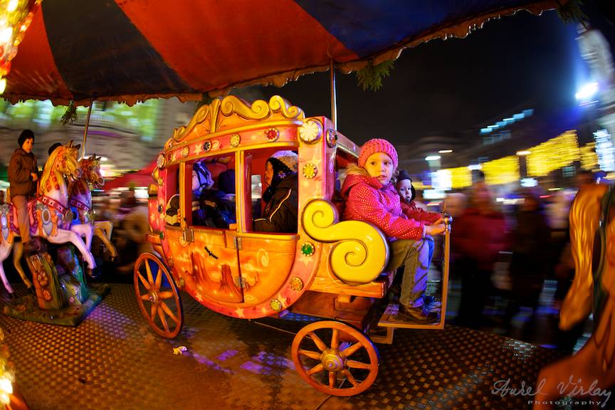 Carusel-alegoric-calusei-copii_Bucharest-Christmas-Market-