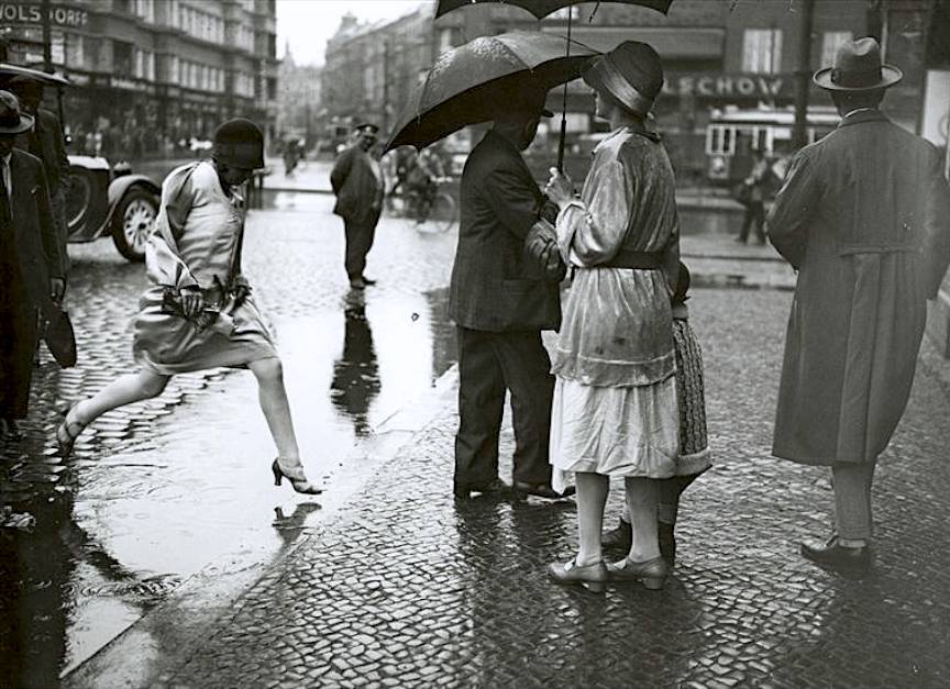 Fotojurnalismul de strada devenit maniera fotografica in Germania prin Friedrich Seidenstücker.