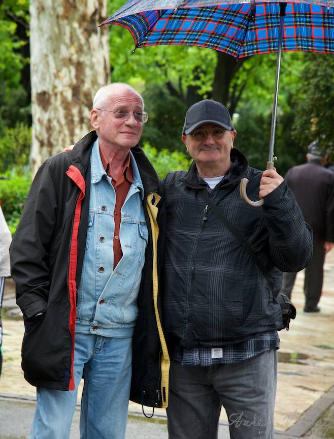 Doi actori sub o umbrela: Gabi Iencec si Radu Gheorghe.