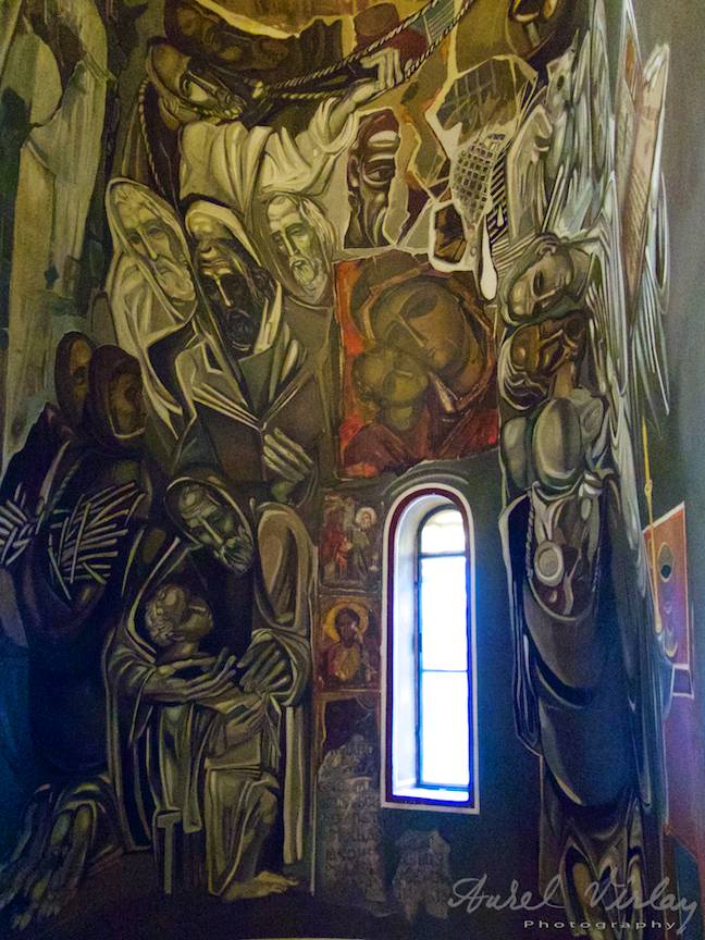 Excursie Velico-Tarnovo - Foto Aurel Virlan - 14 picturi moderne intr-o biserica ortodoxa